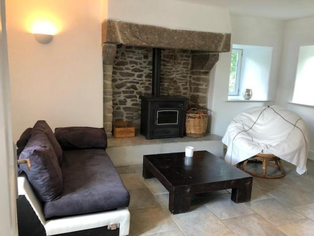 Merveilleux Cottage Dans Parc De 7,5 Hectares Saint-Nicolas-du-Pélem Esterno foto
