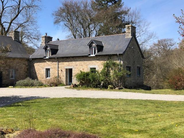 Merveilleux Cottage Dans Parc De 7,5 Hectares Saint-Nicolas-du-Pélem Esterno foto